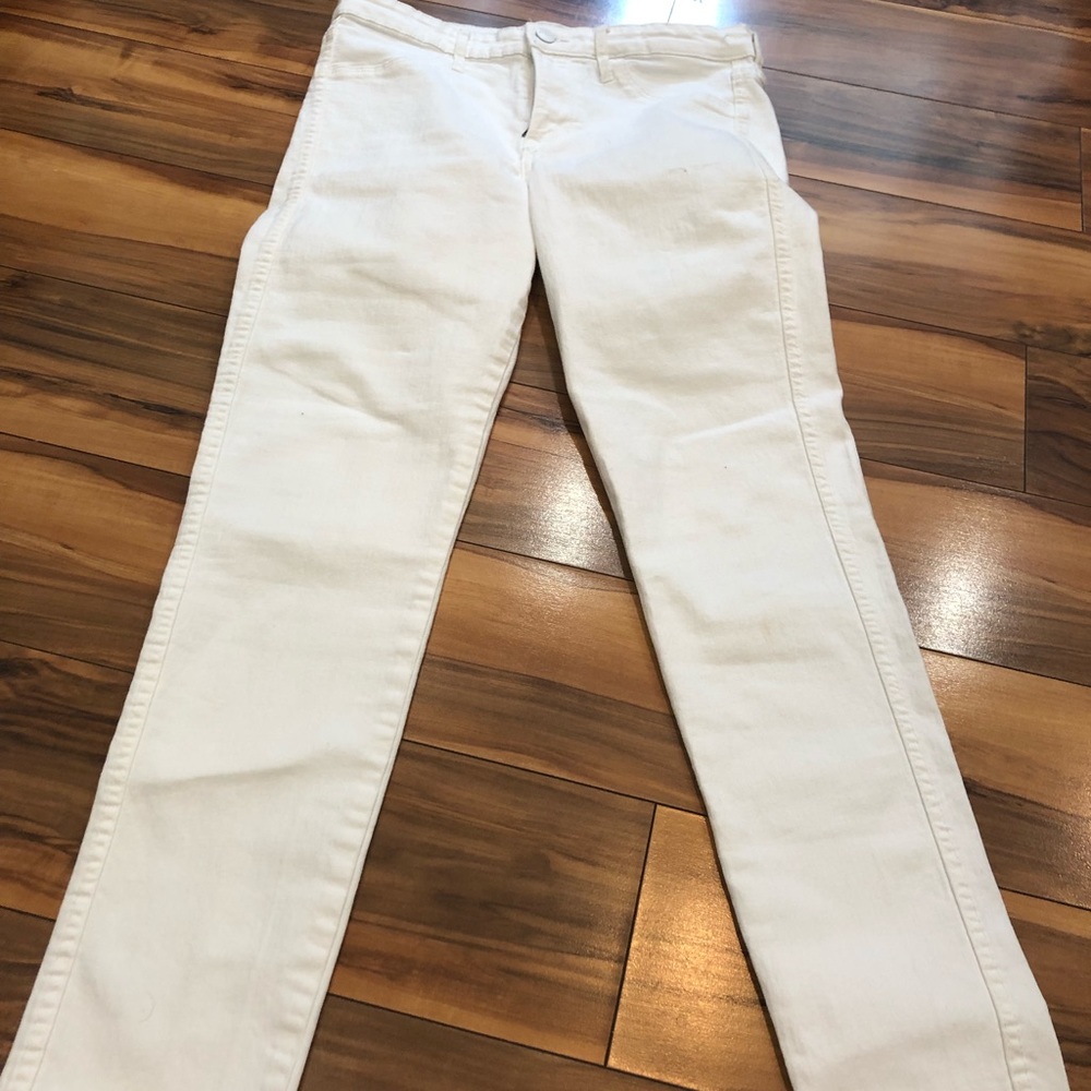 White skinny jeans 👯‍♀️